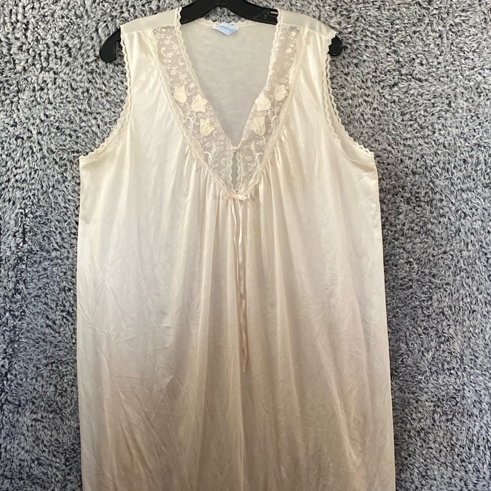 Women’s Vintage Lorraine Beige Lingerie Size Medium in Excellent Used Co…